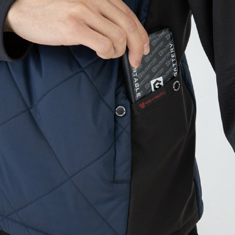 バッテリーも入るマルチポケット