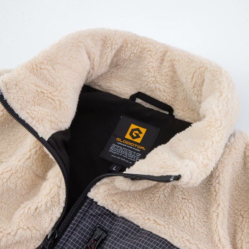 襟元までボア搭載