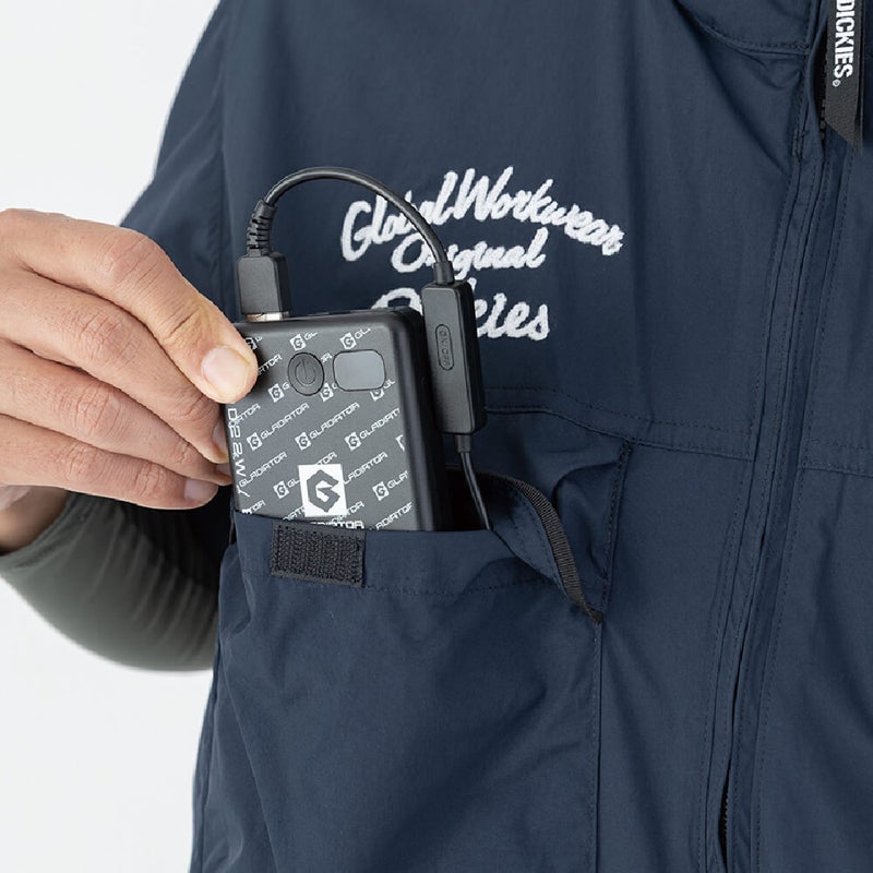 胸ポケットバッテリー収納可能